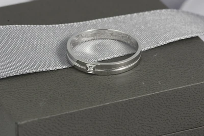 แหวนเพชรผู้ชาย Thorn Bezel