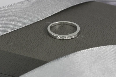 แหวนเพชรผู้ชาย Thorn Bezel