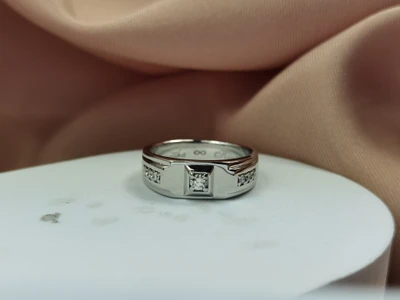 แหวนเพชรผู้ชาย Nash Signet