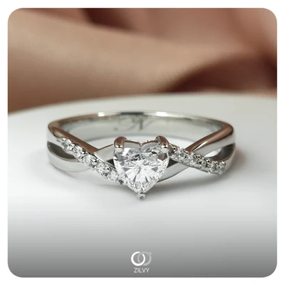 แหวนเพชร Saskia Twist