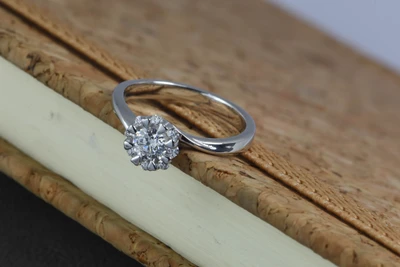 แหวนเพชร Lilac Aura