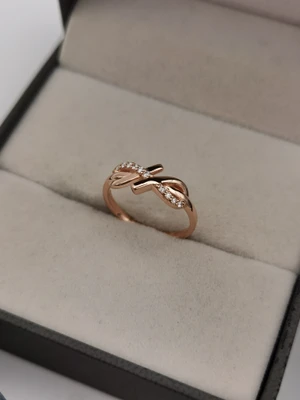 แหวนเพชร Lucienne Twist