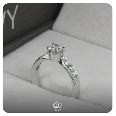 แหวนเพชร Ophelia Flanked