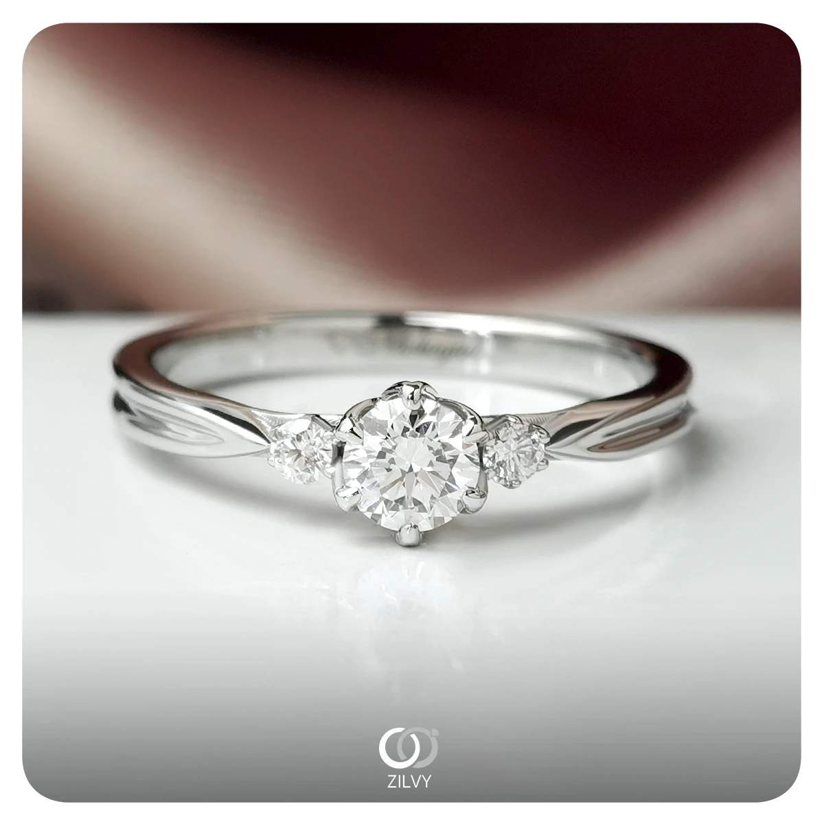 Perla Three Stone — Real piece