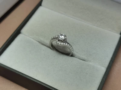 แหวนเพชร Maren Twist