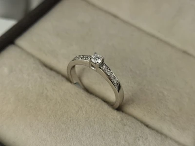 แหวนเพชร Venetia Flanked