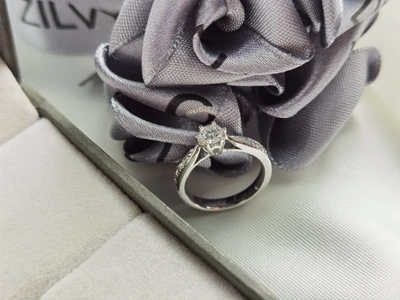 แหวนเพชร Fiora Flanked