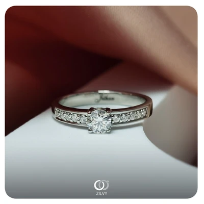 แหวนเพชร Aria Flanked