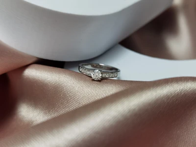 แหวนเพชร Aria Flanked