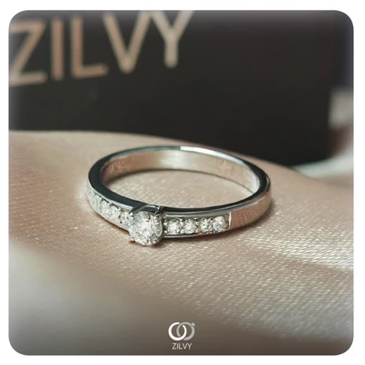 แหวนเพชร Iris Flanked