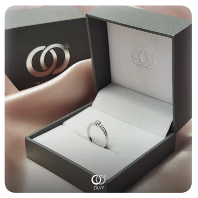 แหวนเพชร Iris Flanked