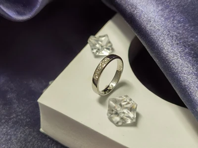 แหวนเพชร Lilac Channel