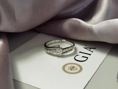 แหวนเพชร Calla Flanked