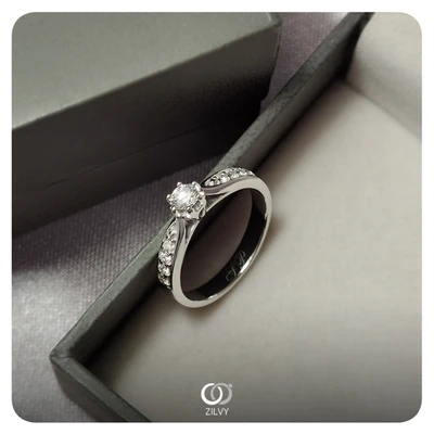 แหวนเพชร Delphine Flanked