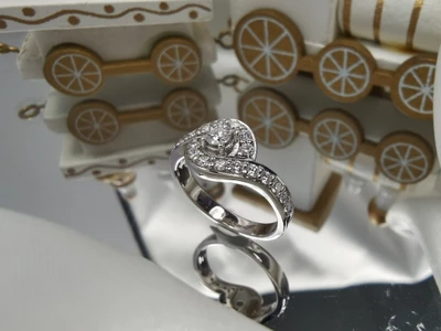 แหวนเพชร Ember Aura