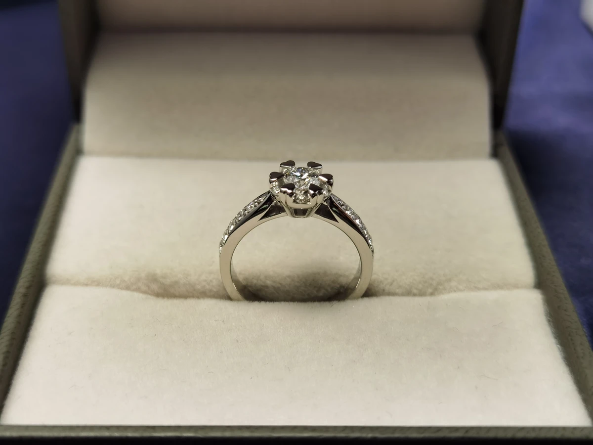 แหวนเพชรกระจุก Ivy — ภาพงานจริง