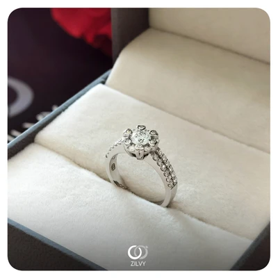 แหวนเพชร Claire Aura