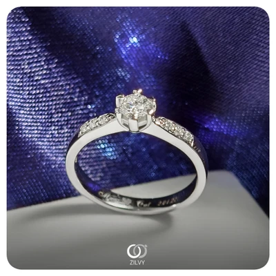 แหวนเพชร Nadine Flanked