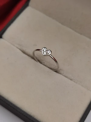 แหวนเพชร Astrid Channel