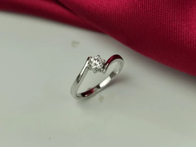 แหวนเพชร Soleil Twist