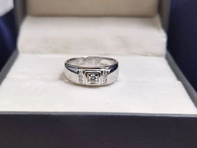 แหวนเพชร Ines Pavé