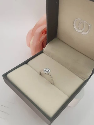 แหวนเพชร Ines Pavé