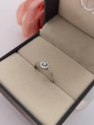 แหวนเพชร Ines Pavé