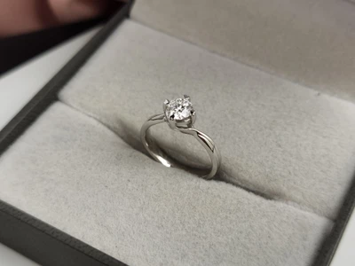 แหวนเพชร Elara Twist