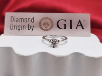 แหวนเพชร Nadine Twist