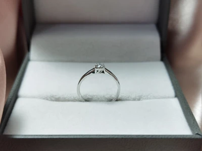 แหวนเพชร Yara Twist