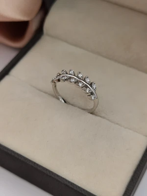 แหวนเพชร Brielle Eternity