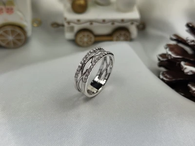 แหวนเพชร Calla Twist