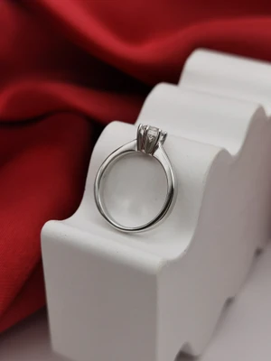 แหวนเพชร Saskia Solitaire