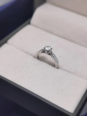 แหวนเพชร Ines Duo