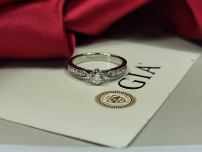 แหวนเพชร Elise Flanked