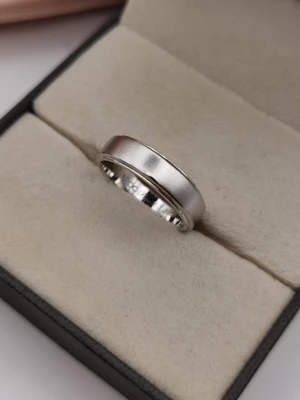 แหวนเพชร Leonora Eternity