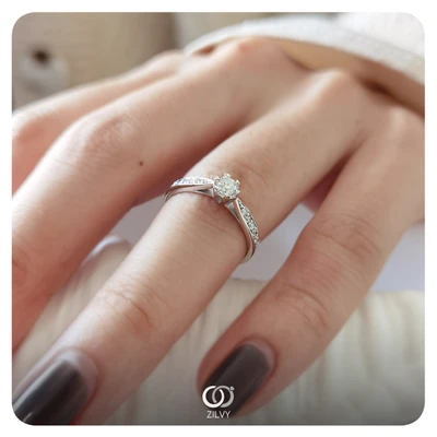 แหวนเพชร Mila Flanked